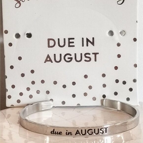 Maternity due date August Engraved Bracelet NEW - Picture 3 of 7